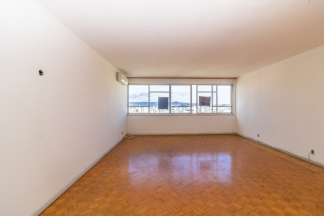 Imagem Imóvel com 3 Quartos à Venda, 174 m² em Centro Histórico - Porto Alegre Imagem Imóvel com 3 Quartos à Venda, 174 m² em Centro Histórico - Porto Alegre