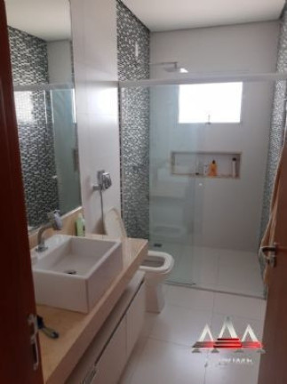 Imagem Casa com 4 Quartos à Venda, 440 m² em Jardim Itália - Cuiabá
