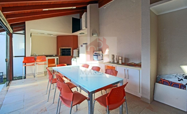 Imagem Casa com 4 Quartos à Venda, 300 m² em Aberta Dos Morros - Porto Alegre Imagem Casa com 4 Quartos à Venda, 300 m² em Aberta Dos Morros - Porto Alegre