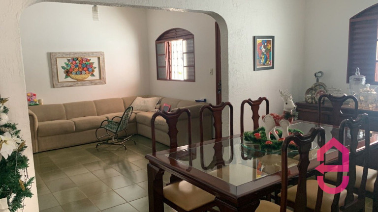 Imagem Casa com 5 Quartos à Venda, 420 m² em Jardim Goiás - Goiânia