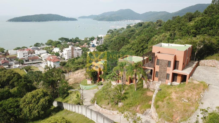 Imagem Casa com 13 Quartos à Venda, 119.891 m² em Centro - Porto Belo Imagem Casa com 13 Quartos à Venda, 119.891 m² em Centro - Porto Belo