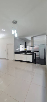 Imagem Casa com 3 Quartos à Venda, 172 m²
