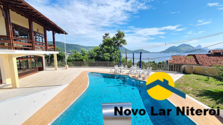Casa com 5 Quartos à Venda, 480 m² em São Francisco - Niterói