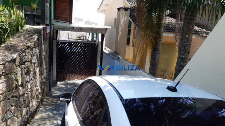 Imagem Sobrado com 3 Quartos à Venda, 250 m² em Aruja 5 - Arujá Imagem Sobrado com 3 Quartos à Venda, 250 m² em Aruja 5 - Arujá