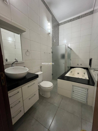 Imagem Casa com 3 Quartos à Venda, 200 m² Imagem Casa com 3 Quartos à Venda, 200 m²