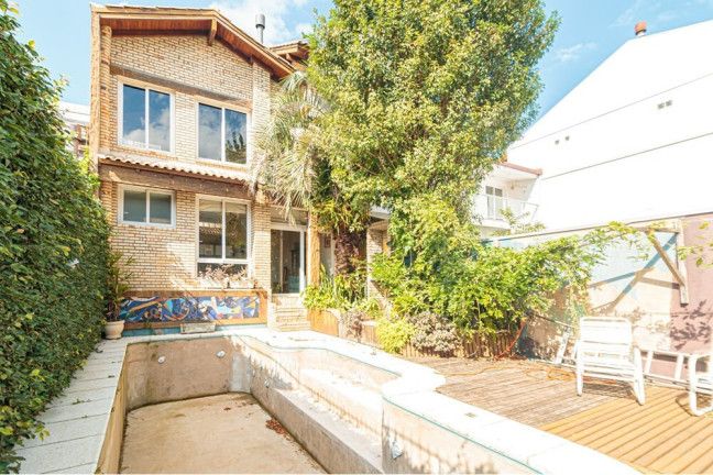 Imagem Casa com 4 Quartos à Venda, 410 m² em Chácara Das Pedras - Porto Alegre