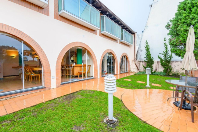 Imagem Casa com 4 Quartos à Venda, 381 m² em Jardim Social - Curitiba