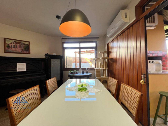 Imagem Casa com 4 Quartos à Venda, 267 m² em Córrego Grande - Florianópolis Imagem Casa com 4 Quartos à Venda, 267 m² em Córrego Grande - Florianópolis