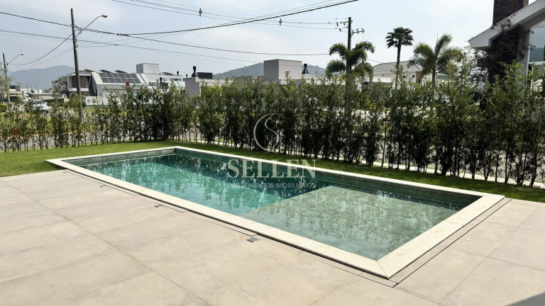 Imagem Casa com 3 Quartos à Venda, 285 m² em Santa Regina - Camboriú