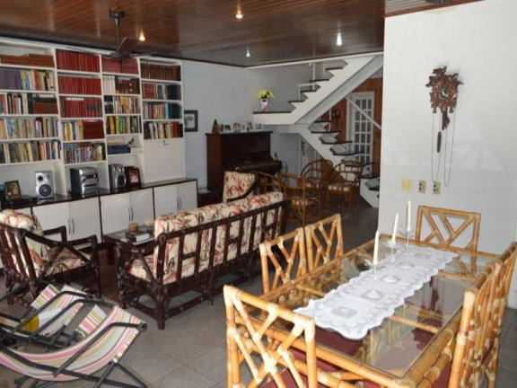Imagem Casa com 4 Quartos à Venda, 303 m² em Balneário Praia Do Pernambuco - Guarujá Imagem Casa com 4 Quartos à Venda, 303 m² em Balneário Praia Do Pernambuco - Guarujá