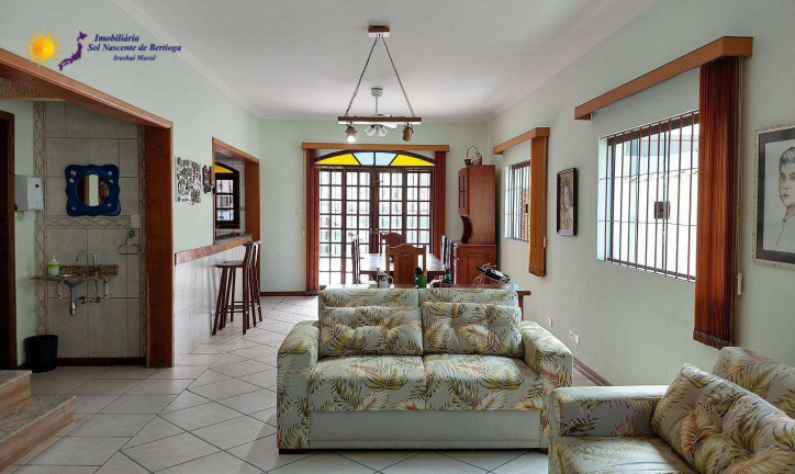 Imagem Casa com 4 Quartos à Venda, 280 m² em Centro - Bertioga