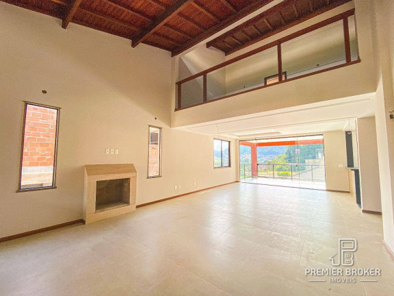 Imagem Casa com 3 Quartos à Venda, 300 m² em Vargem Grande - Teresópolis Imagem Casa com 3 Quartos à Venda, 300 m² em Vargem Grande - Teresópolis