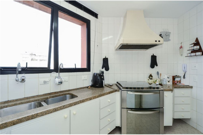 Imagem Apartamento com 4 Quartos à Venda, 241 m² em Vila Suzana - São Paulo