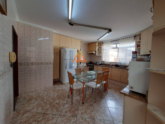 Imagem Casa com 4 Quartos à Venda, 200 m²