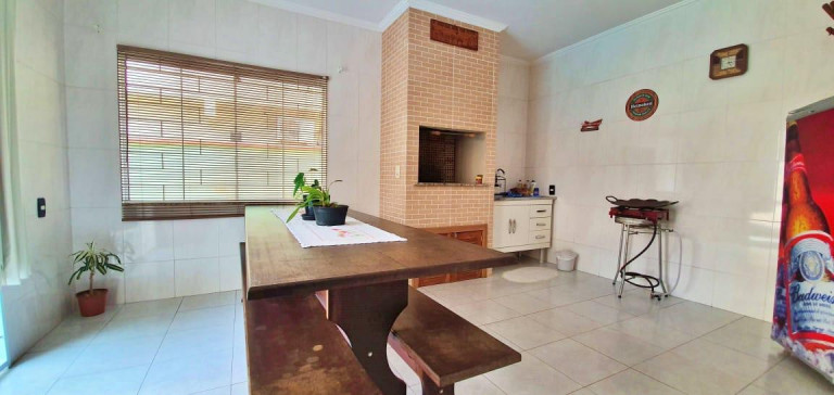 Imagem Casa com 3 Quartos à Venda, 250 m² em Anita Garibaldi - Joinville Imagem Casa com 3 Quartos à Venda, 250 m² em Anita Garibaldi - Joinville