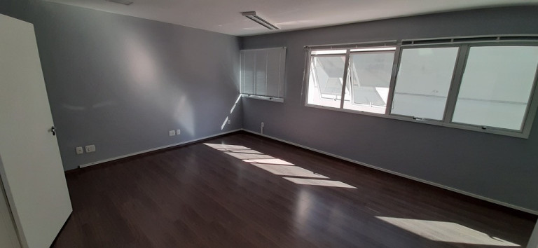 Imagem Sala Comercial à Venda, 182 m² em Menino Deus - Porto Alegre Imagem Sala Comercial à Venda, 182 m² em Menino Deus - Porto Alegre