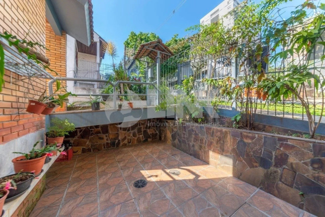 Imagem Casa com 3 Quartos à Venda, 262 m² em Auxiliadora - Porto Alegre Imagem Casa com 3 Quartos à Venda, 262 m² em Auxiliadora - Porto Alegre