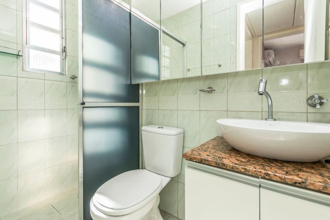 Imagem Imóvel com 2 Quartos à Venda, 47 m² em Cristal - Porto Alegre Imagem Imóvel com 2 Quartos à Venda, 47 m² em Cristal - Porto Alegre