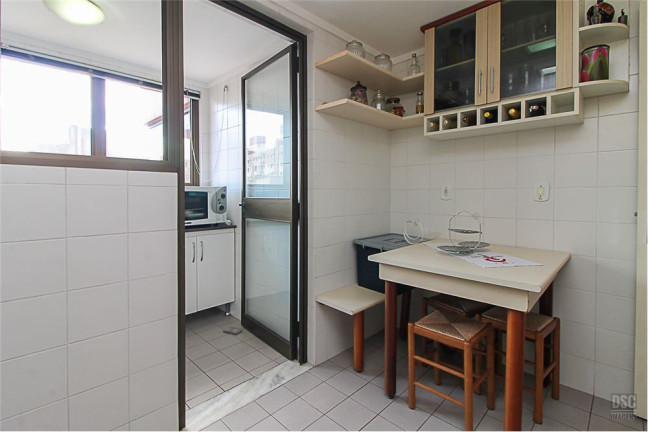 Imagem Imóvel com 3 Quartos à Venda, em Menino Deus - Porto Alegre Imagem Imóvel com 3 Quartos à Venda, em Menino Deus - Porto Alegre