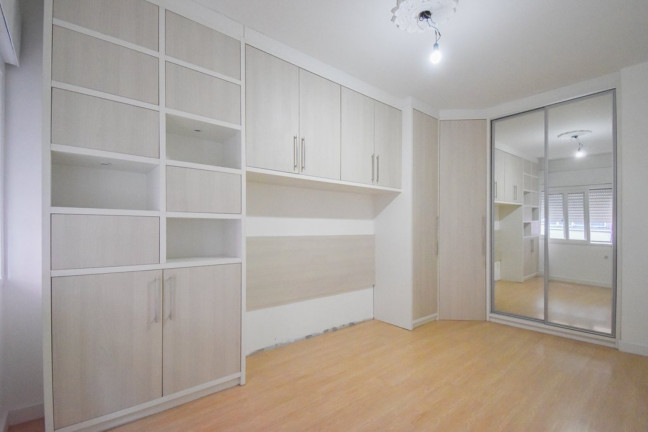Imagem Imóvel com 3 Quartos à Venda, 94 m² em Menino Deus - Porto Alegre Imagem Imóvel com 3 Quartos à Venda, 94 m² em Menino Deus - Porto Alegre
