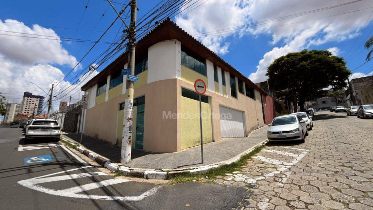 Casa com 3 Quartos para Alugar, 375 m² em Centro - Sorocaba