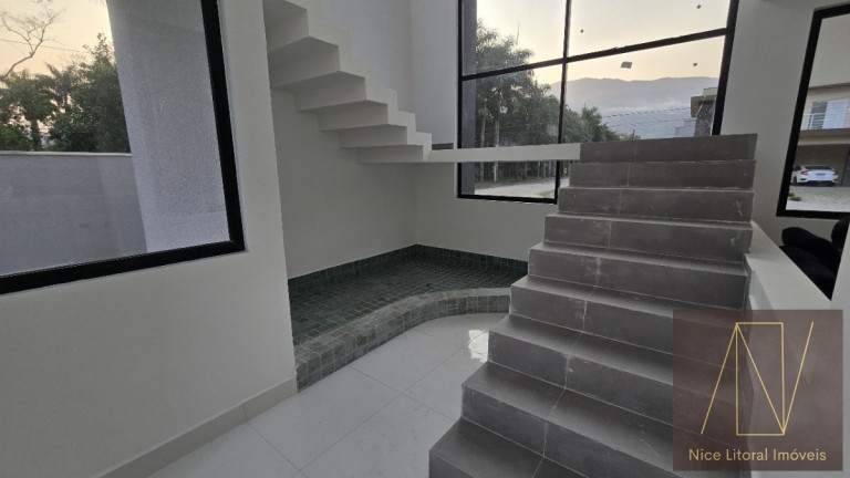 Imagem Sobrado com 4 Quartos à Venda, 300 m² em Massaguaçu - Caraguatatuba