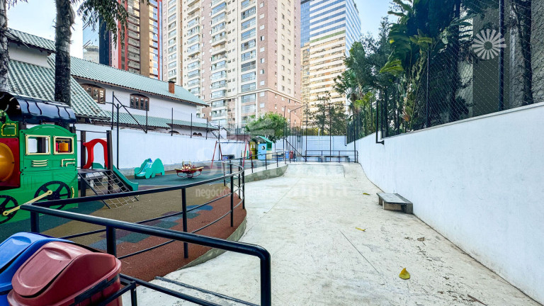 Imagem Casa com 5 Quartos à Venda, 435 m² em Alpha Plus - Barueri Imagem Casa com 5 Quartos à Venda, 435 m² em Alpha Plus - Barueri