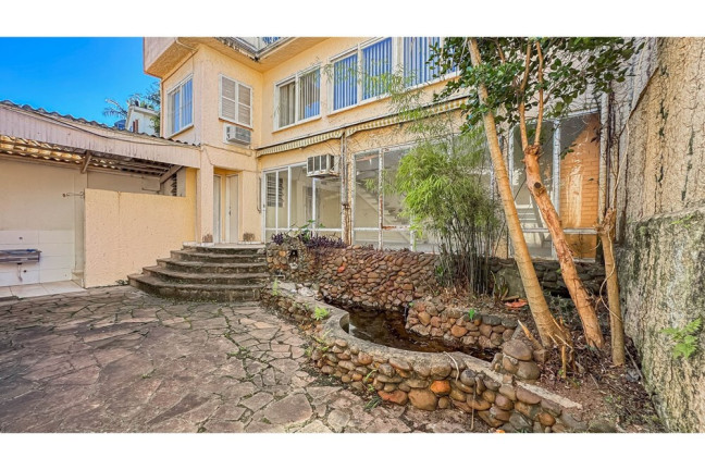 Casa com 4 Quartos à Venda,  em Petrópolis - Porto Alegre