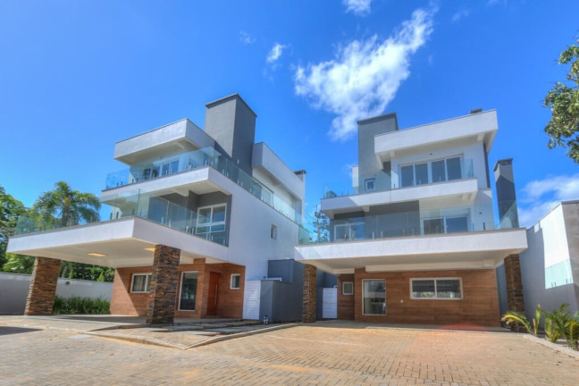 Casa de Condomínio com 3 Quartos à Venda, 300 m² em Ipanema - Porto Alegre