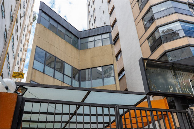 Imagem Casa com 8 Quartos à Venda, em Higienópolis - São Paulo Imagem Casa com 8 Quartos à Venda, em Higienópolis - São Paulo