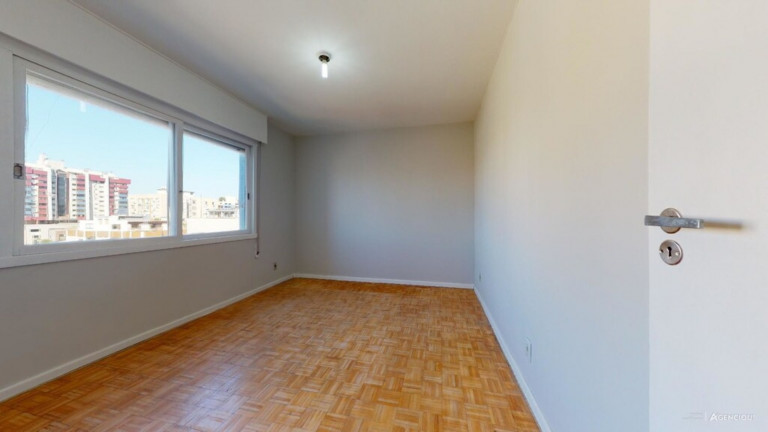 Imagem Imóvel com 2 Quartos à Venda, 74 m² em Menino Deus - Porto Alegre