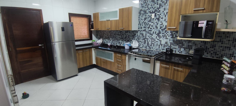 Imagem Casa com 3 Quartos à Venda, 182 m² em Indaiá - Caraguatatuba Imagem Casa com 3 Quartos à Venda, 182 m² em Indaiá - Caraguatatuba