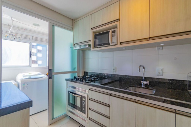 Imagem Imóvel com 3 Quartos à Venda, 102 m² em Menino Deus - Porto Alegre Imagem Imóvel com 3 Quartos à Venda, 102 m² em Menino Deus - Porto Alegre