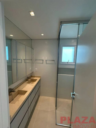 Imagem Apartamento com 4 Quartos à Venda, 132 m² em Centro - Balneário Camboriú Imagem Apartamento com 4 Quartos à Venda, 132 m² em Centro - Balneário Camboriú