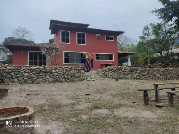 Casa com 3 Quartos à Venda,  em Macaé