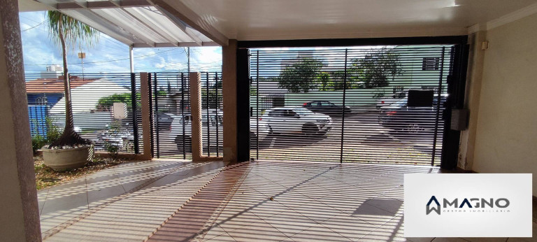 Imagem Casa com 4 Quartos à Venda, 257 m² em Centro - Cascavel Imagem Casa com 4 Quartos à Venda, 257 m² em Centro - Cascavel