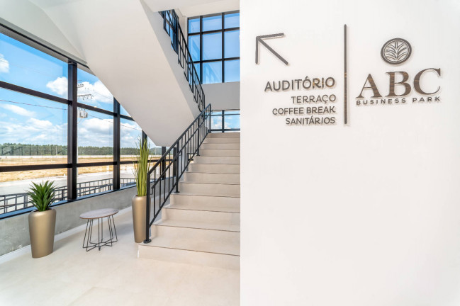 Sala Comercial à Venda, 1.000 m² em Alto Perequê - Porto Belo