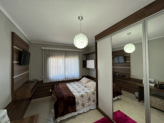 Imagem Casa com 3 Quartos à Venda, 210 m² em Moinhos De Vento - Canoas