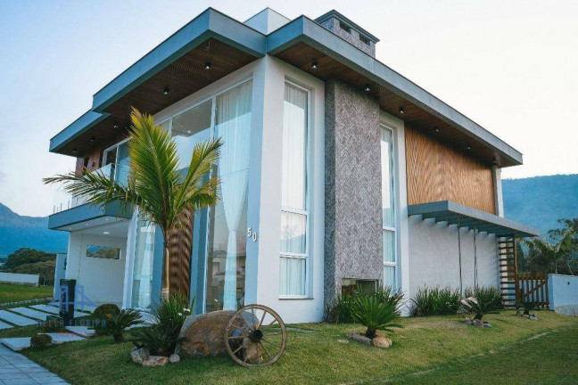 Imagem Casa com 5 Quartos à Venda, 411 m² em Ratones - Florianópolis
