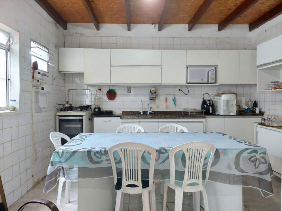 Imagem Casa com 3 Quartos à Venda, 240 m²