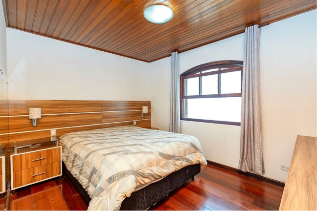 Imagem Casa com 6 Quartos à Venda, 300 m² em Boa Vista - Curitiba Imagem Casa com 6 Quartos à Venda, 300 m² em Boa Vista - Curitiba