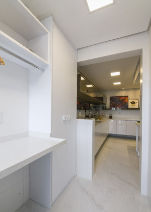 Imagem Apartamento com 3 Quartos à Venda, 187 m² em Vila Assunção - Porto Alegre Imagem Apartamento com 3 Quartos à Venda, 187 m² em Vila Assunção - Porto Alegre