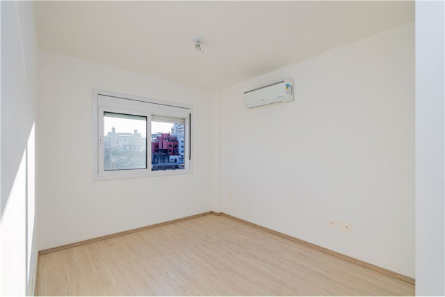 Imagem Imóvel com 2 Quartos à Venda, em Rio Branco - Porto Alegre Imagem Imóvel com 2 Quartos à Venda, em Rio Branco - Porto Alegre