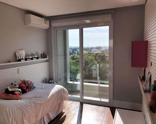 Imagem Casa à Venda, em Chácara Dos Lagos - Carapicuíba Imagem Casa à Venda, em Chácara Dos Lagos - Carapicuíba