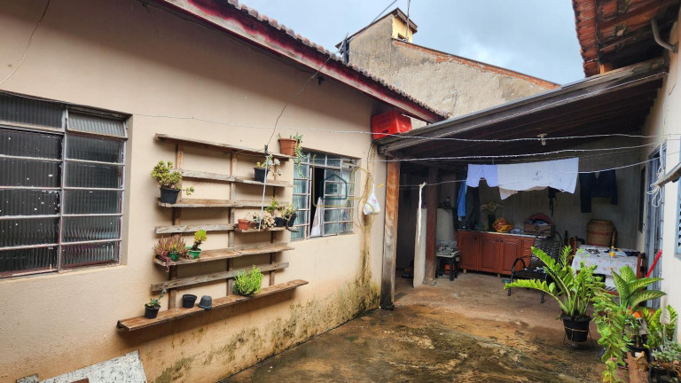 Imagem Casa com 3 Quartos à Venda, 100 m² em Conjunto Habitacional José Giordano - Londrina