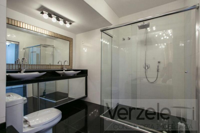 Imagem Casa com 4 Quartos para Temporada, 1.000 m² em Centro - Balneário Camboriú Imagem Casa com 4 Quartos para Temporada, 1.000 m² em Centro - Balneário Camboriú
