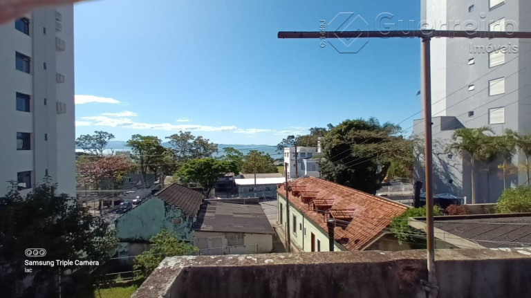Imagem Casa com 2 Quartos à Venda, 210 m² em Agronômica - Florianópolis Imagem Casa com 2 Quartos à Venda, 210 m² em Agronômica - Florianópolis