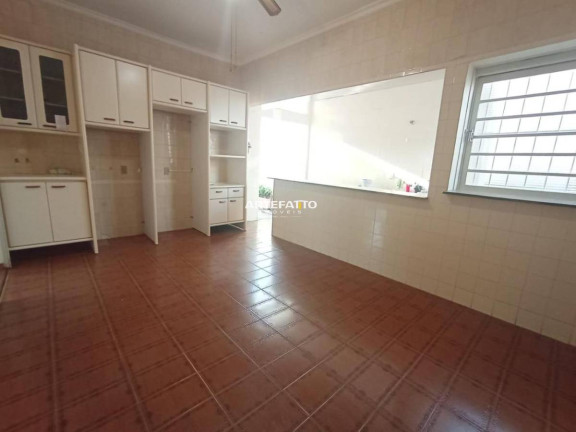 Imagem Casa com 3 Quartos à Venda, 325 m²