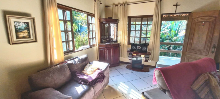 Imagem Casa com 3 Quartos à Venda, 265 m² em Vargem Grande - Teresópolis Imagem Casa com 3 Quartos à Venda, 265 m² em Vargem Grande - Teresópolis