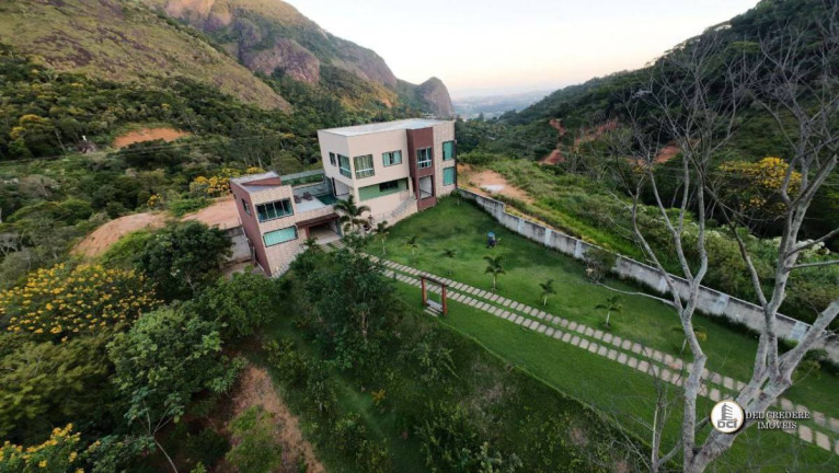 Imagem Casa com 3 Quartos à Venda, 300 m² Imagem Casa com 3 Quartos à Venda, 300 m²